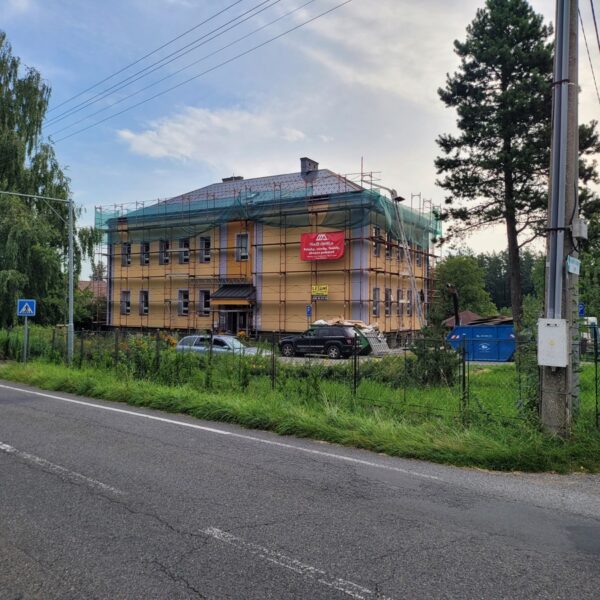Rekonstrukce plechové střechy školy Třinec Oldřichovice